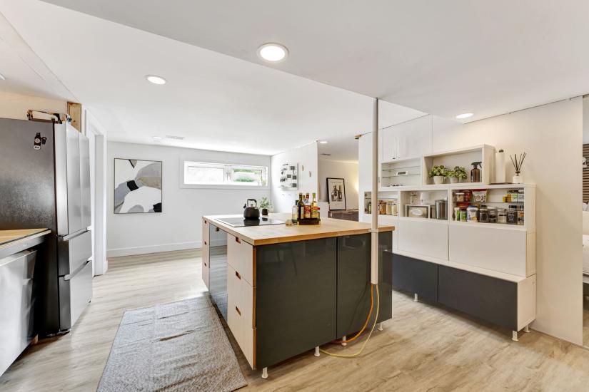 Property listing for 672 Hiawatha Blvd., Ancaster, ON