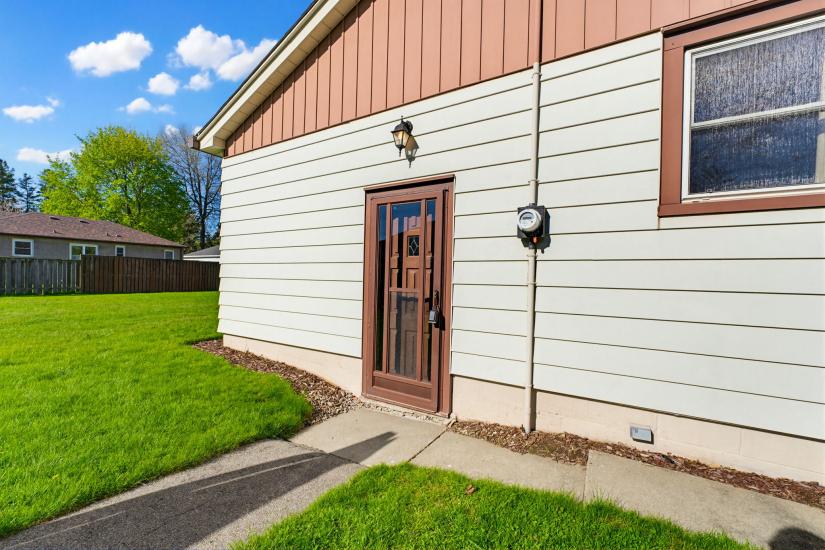 Property listing for 10 Oakley Crt., Ancaster, ON