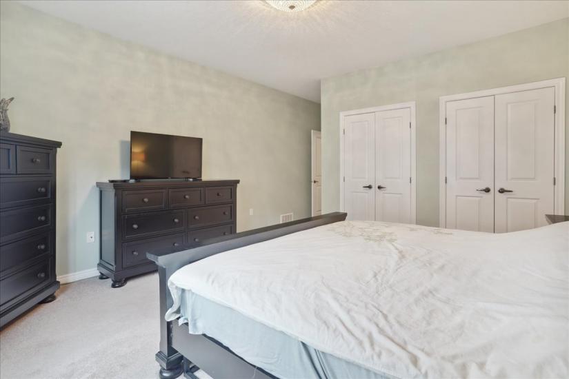 Property listing for 62 Gaddye Lane, Binbrook, ON