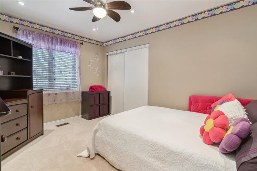 Property listing for 19 Deborah Crt., Hamilton, ON