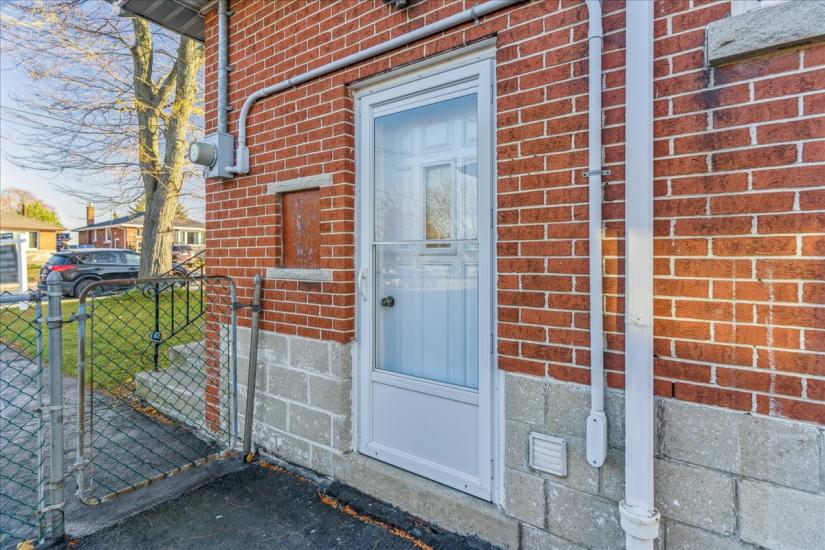 Property listing for 272 East 44th St., Hamilton, ON