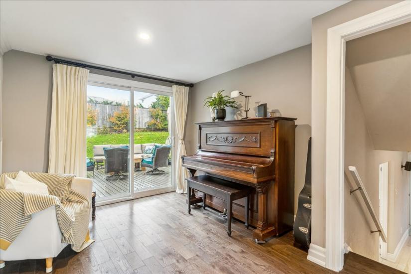 Property listing for 9 Holbrook Rd., Hamilton, ON