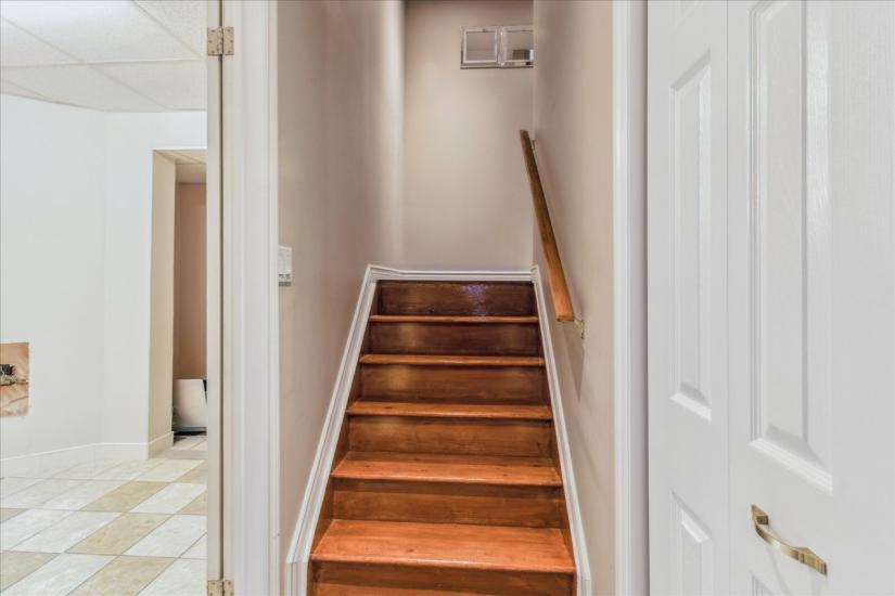 Property listing for 75 Claudette Gate, Hamilton, ON