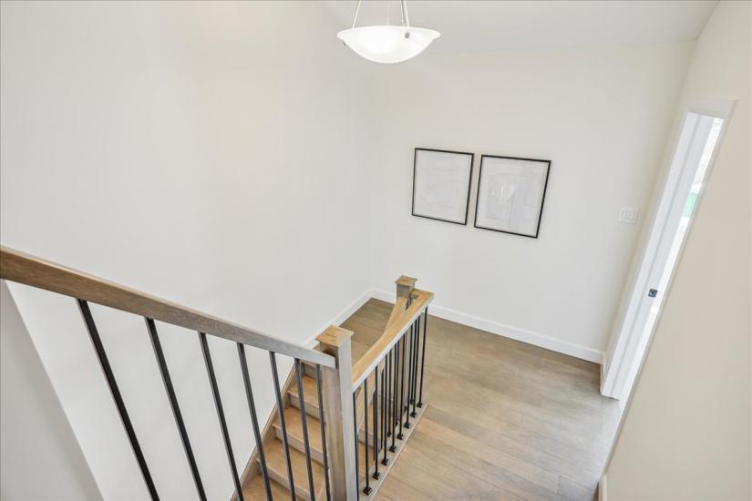 Property listing for 81 Bensley Lane, Hamilton, ON