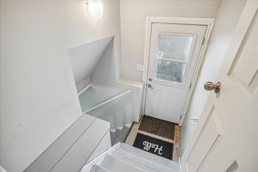Property listing for 733 Dunn Ave., Hamilton, ON