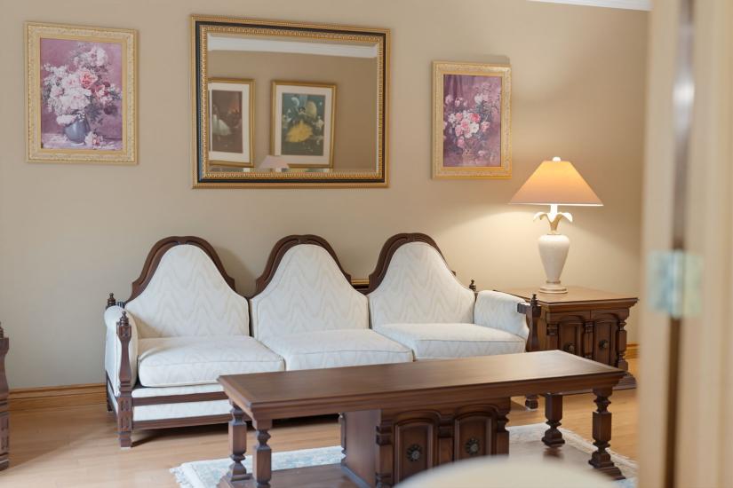 Property listing for 348 Shaver Rd., Ancaster, ON