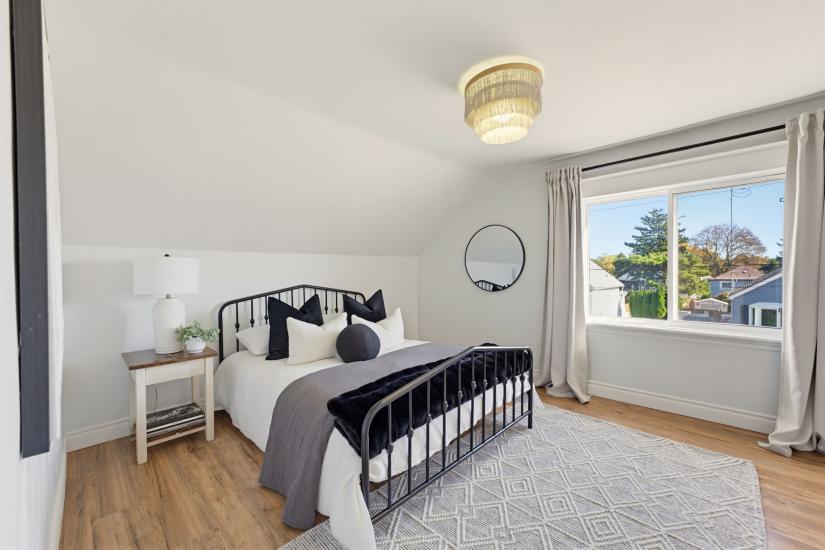 Property listing for 206 Craigroyston Rd., Hamilton, ON