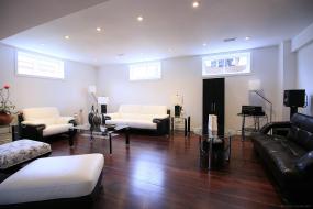 Property listing for 3 Pickard Ave., Ancaster, ON