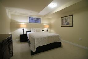Property listing for 32 Toulon Ave., Ancaster, ON