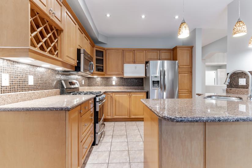 Property listing for 100 Davidson Blvd., Dundas, ON