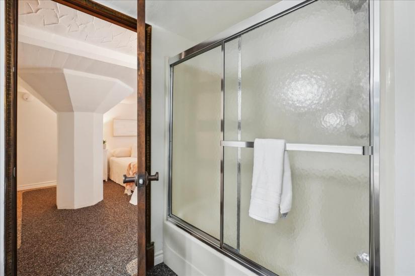 Property listing for #313-50 Main St., Dundas, ON
