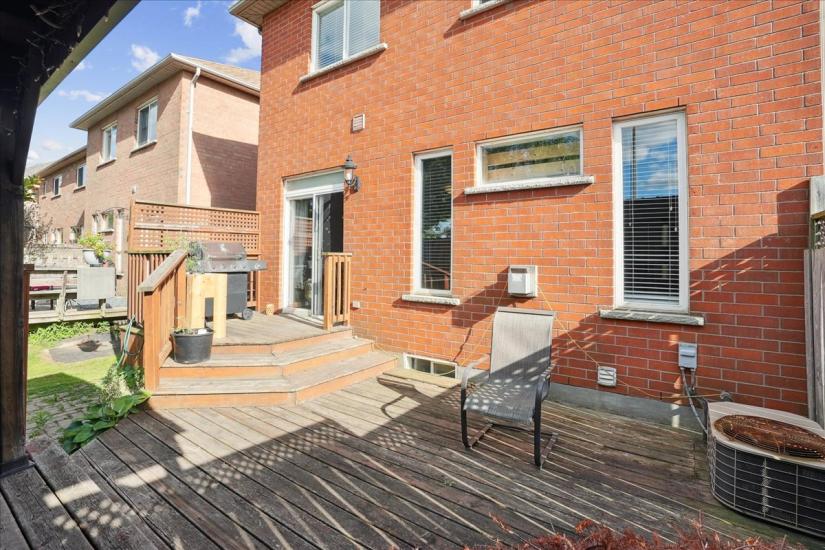 Property listing for 70 Moore Cres., Ancaster, ON