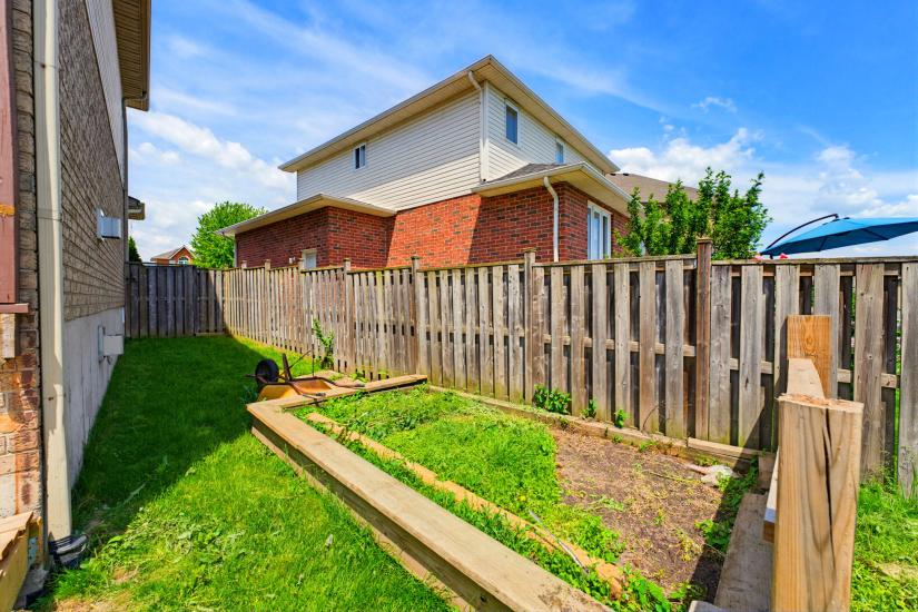 Property listing for 40 Lanza Crt., Hamilton, ON