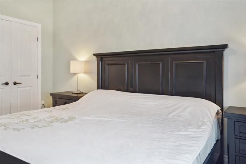 Property listing for 62 Gaddye Lane, Binbrook, ON