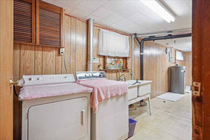 Property listing for 16 Greenwood St., Hamilton, ON