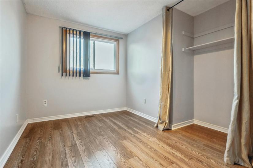 Property listing for 110 Glenashton Dr., Stoney Creek, ON