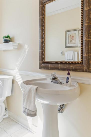 Property listing for 16 Fenwick Place, Waterdown, ON