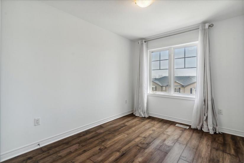 Property listing for 209 Westbank Trail, Hamilton, ON
