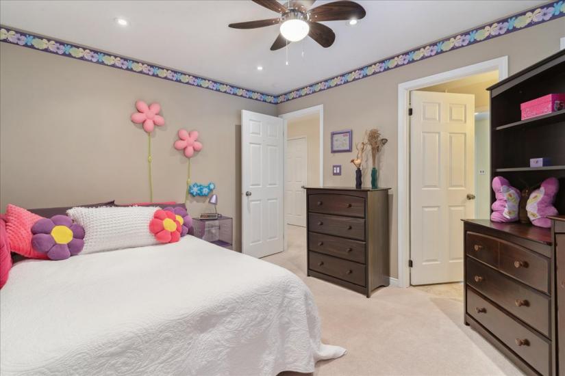 Property listing for 19 Deborah Crt., Hamilton, ON