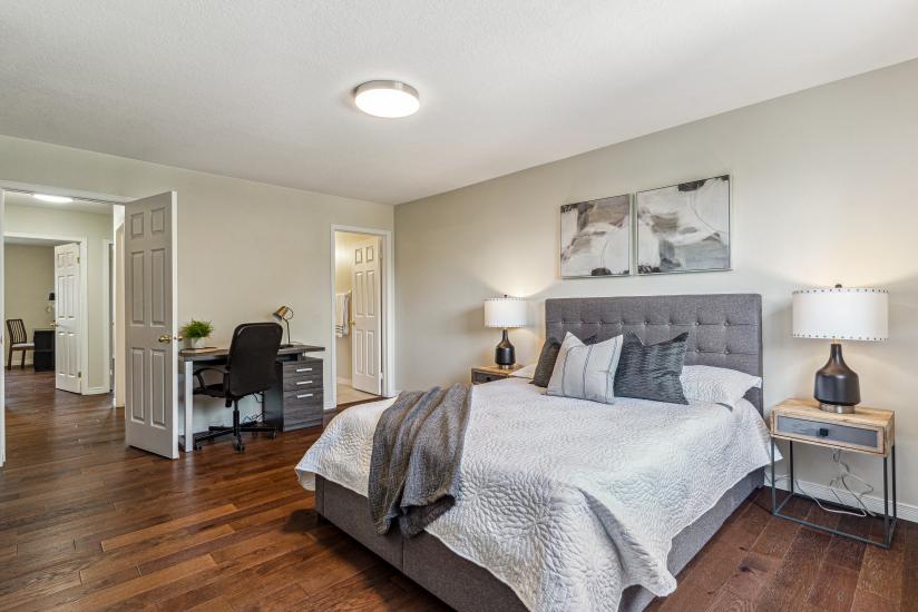 Property listing for 226 Dicenzo Dr., Hamilton, ON