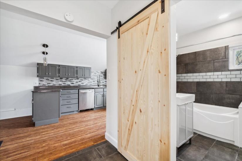 Property listing for 116 Grand River Ave., Brantford, ON