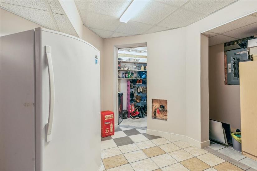 Property listing for 75 Claudette Gate, Hamilton, ON