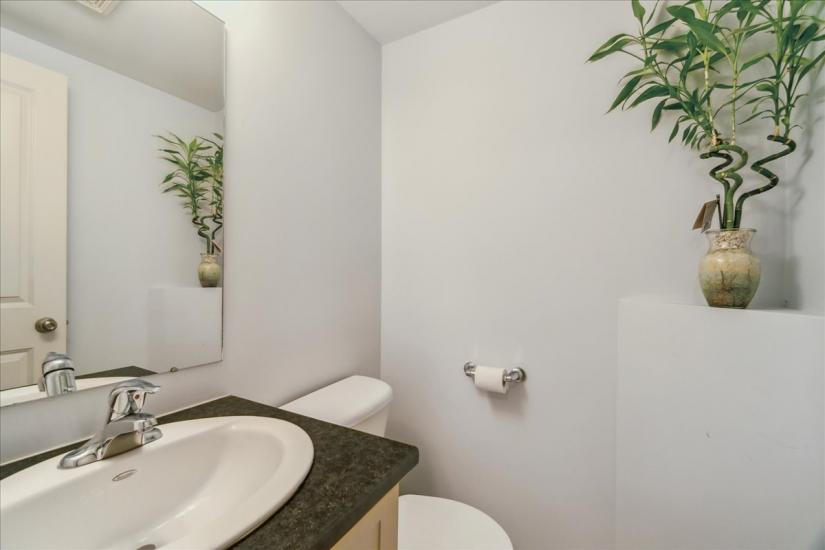 Property listing for #3-437 Highway 8, Stoney Creek, ON