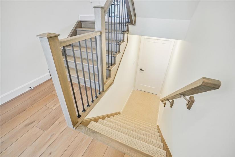 Property listing for 81 Bensley Lane, Hamilton, ON