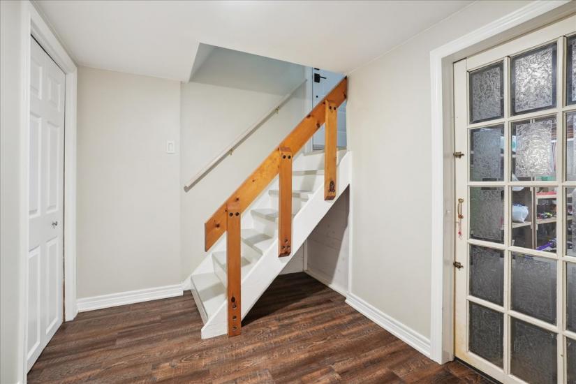 Property listing for 56 Uplands Ave., Hamilton, ON