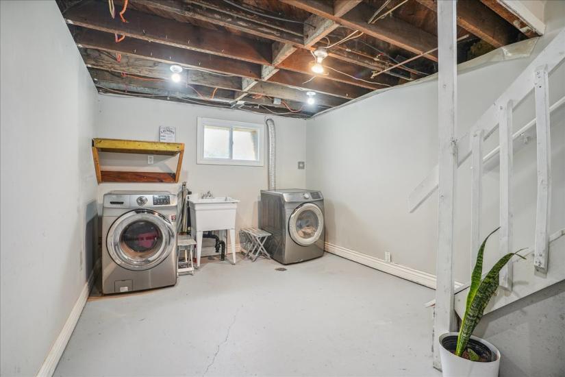 Property listing for 733 Dunn Ave., Hamilton, ON