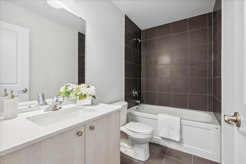 Property listing for 46 Capstone Lane, Hamilton, ON