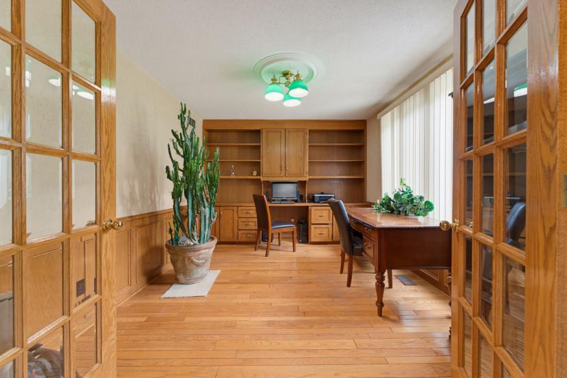 Property listing for 348 Shaver Rd., Ancaster, ON