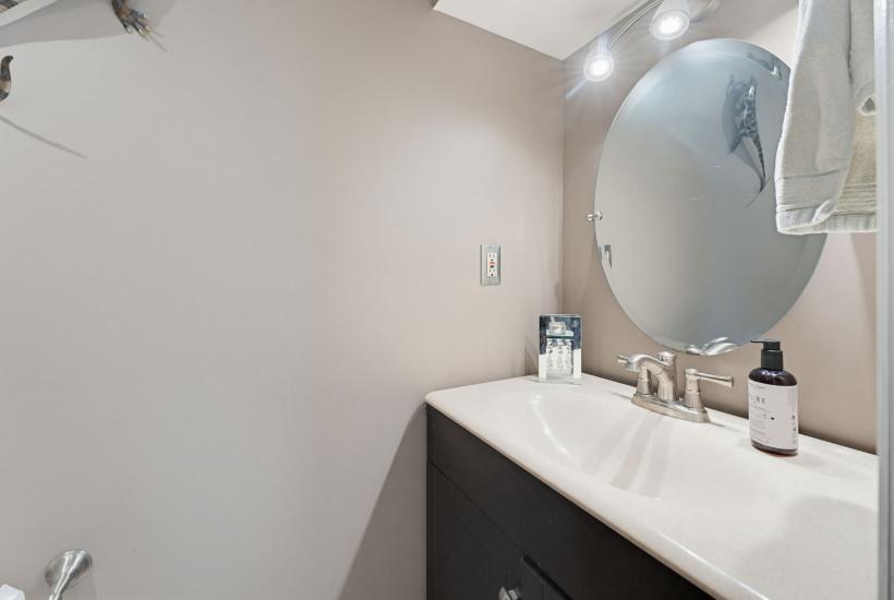 Property listing for 516 Mud St. E., Stoney Creek, ON