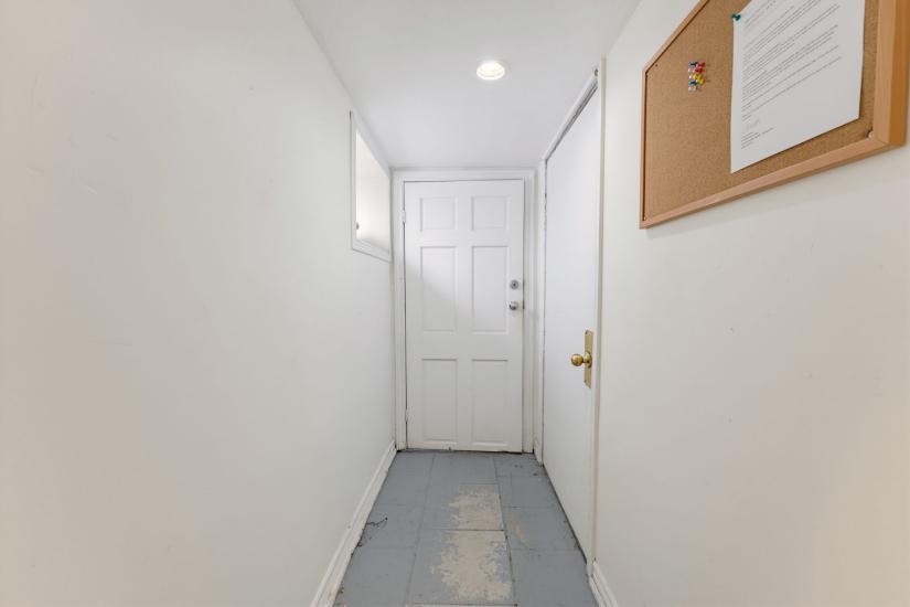 Property listing for 113 Wentworth St. S., Hamilton, ON