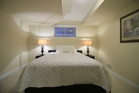 Property listing for 32 Toulon Ave., Ancaster, ON