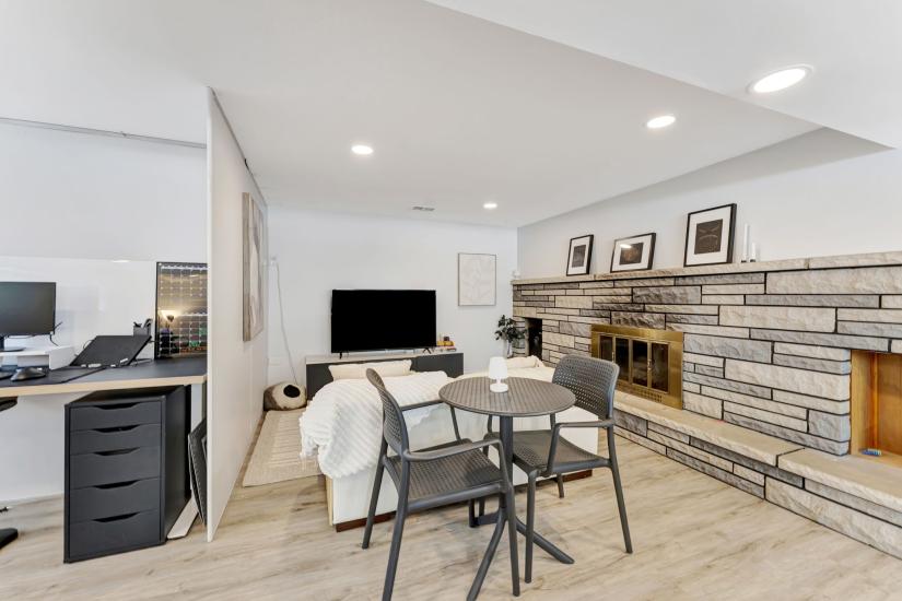 Property listing for 672 Hiawatha Blvd., Ancaster, ON