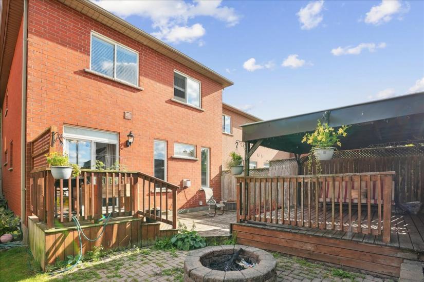 Property listing for 70 Moore Cres., Ancaster, ON