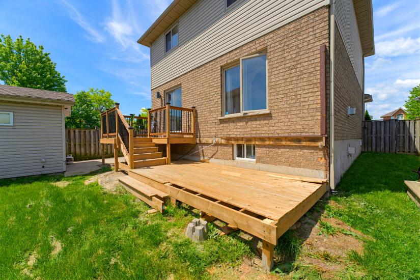 Property listing for 40 Lanza Crt., Hamilton, ON