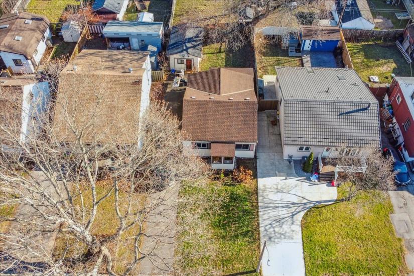 Property listing for 276 Ivon Ave., Hamilton, ON