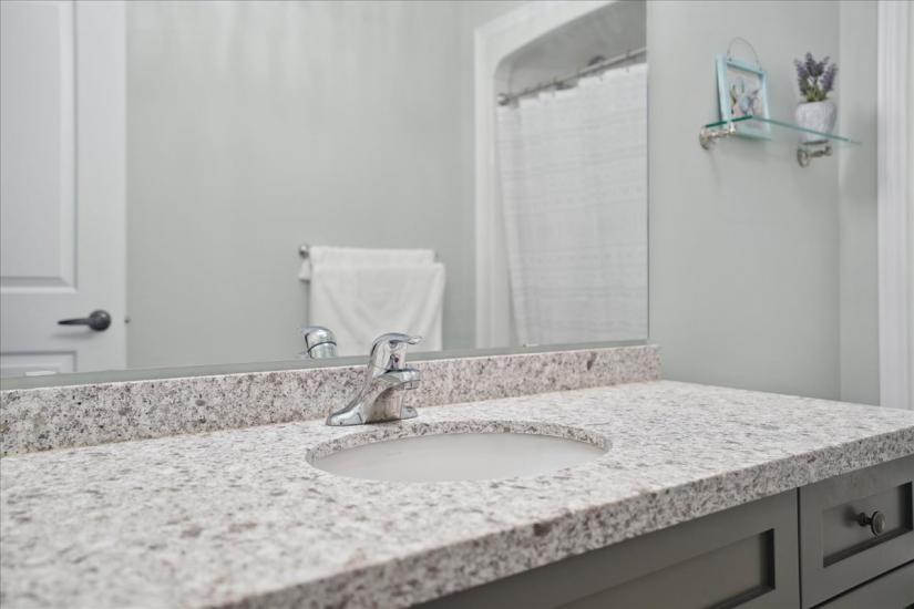 Property listing for 62 Gaddye Lane, Binbrook, ON