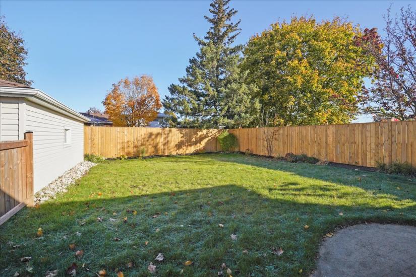 Property listing for U-14 Pembroke Ave., Brantford, ON