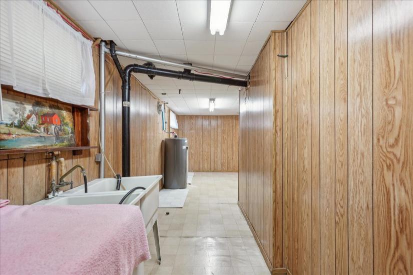 Property listing for 16 Greenwood St., Hamilton, ON