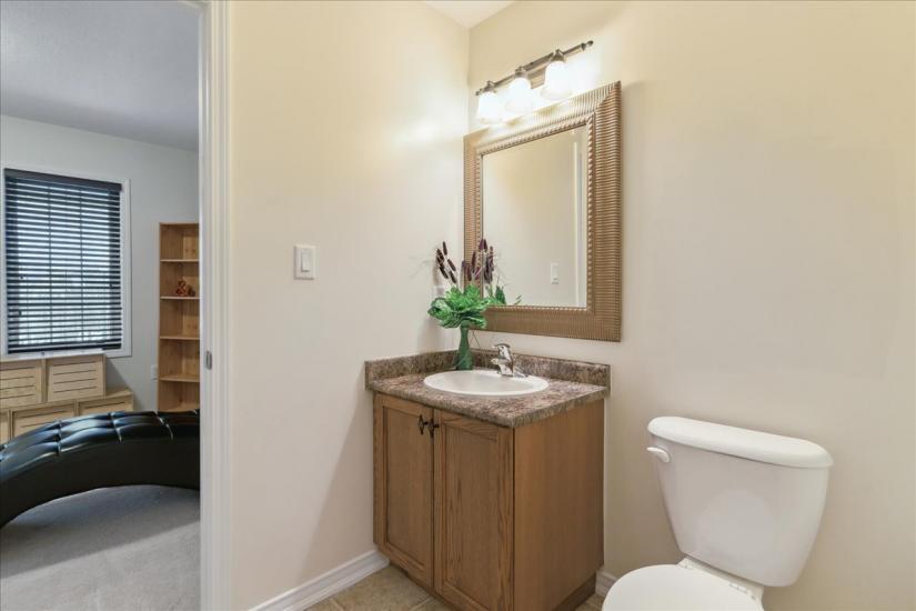 Property listing for 19 Deborah Crt., Hamilton, ON