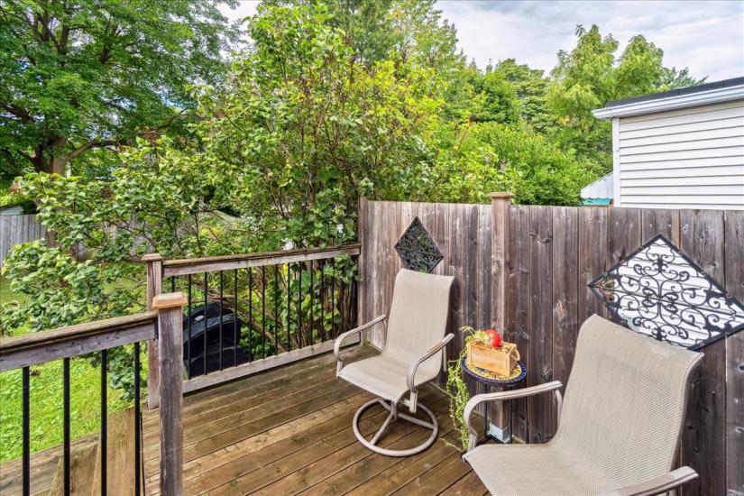 Property listing for 133 Longwood Rd. N., Hamilton, ON