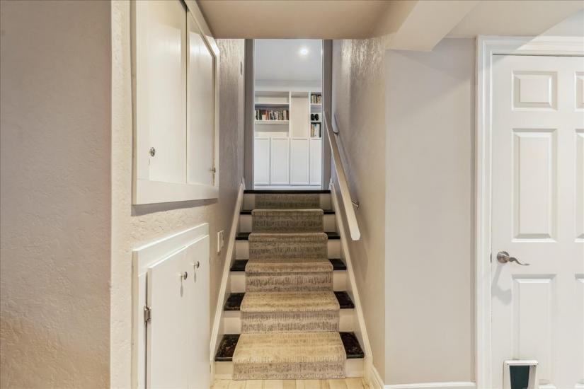 Property listing for 9 Holbrook Rd., Hamilton, ON