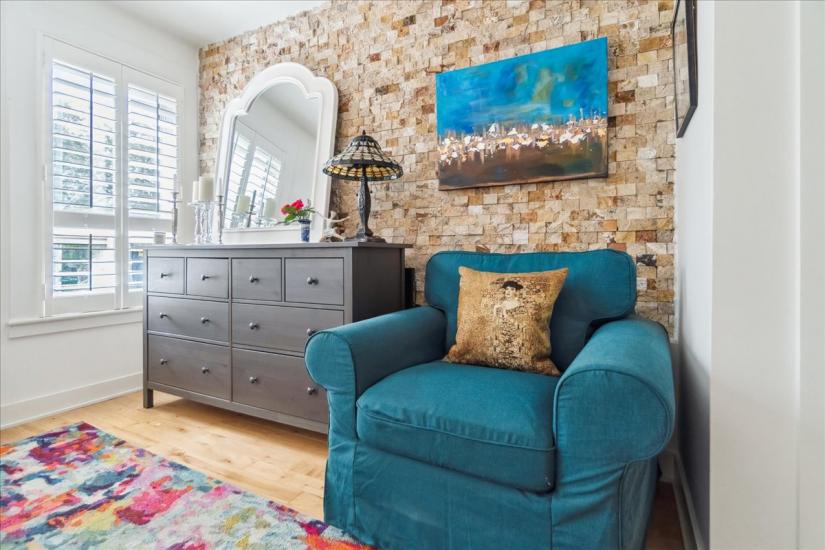 Property listing for 310 Locke St. S., Hamilton, ON