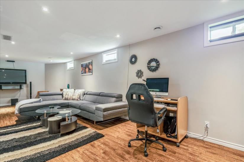 Property listing for 75 Claudette Gate, Hamilton, ON