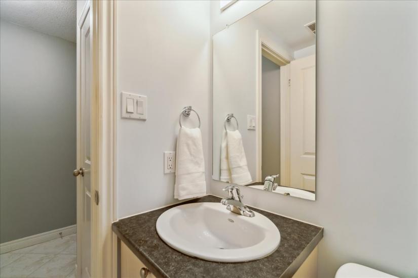 Property listing for #3-437 Highway 8, Stoney Creek, ON