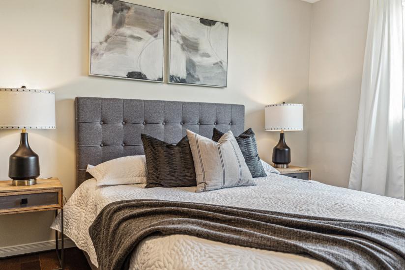 Property listing for 226 Dicenzo Dr., Hamilton, ON