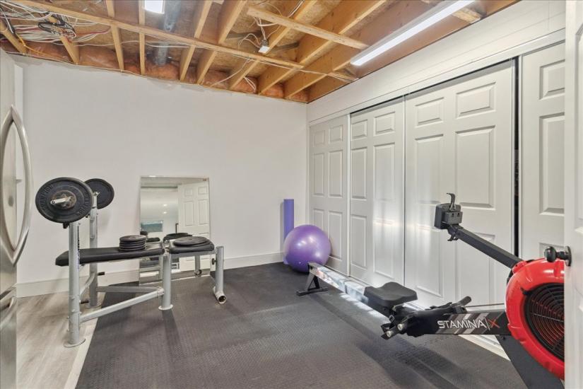 Property listing for 34 Gladiola Dr., Carlisle, ON